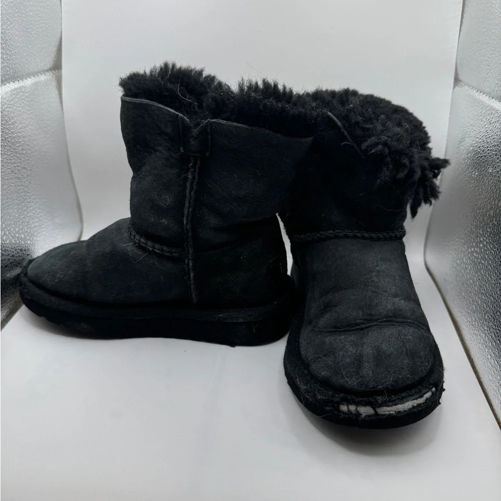 Ugg Toddler Unisex Size 9 Black Fur Fold Over Boots
